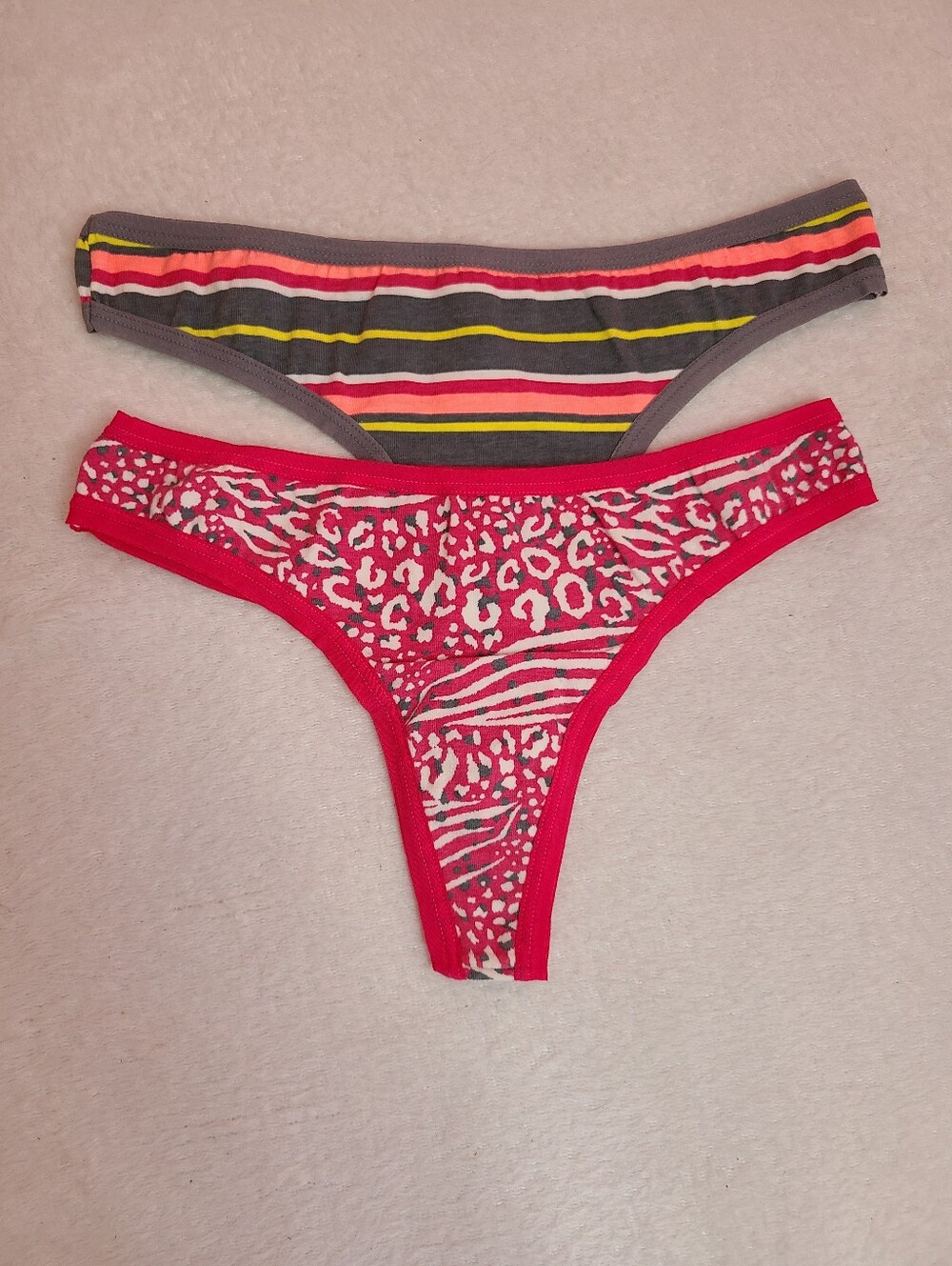 Vintage Y2K No Boundaries 2pk Graphic Cotton Classic Low Rise Thong Panties Sm